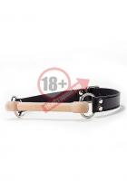 Черный кляп Wooden Bridle с деревянным трензелем