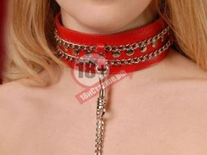 Красный ошейник с цепочками