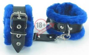 Оковы на ноги с синим мехом BDSM Light
